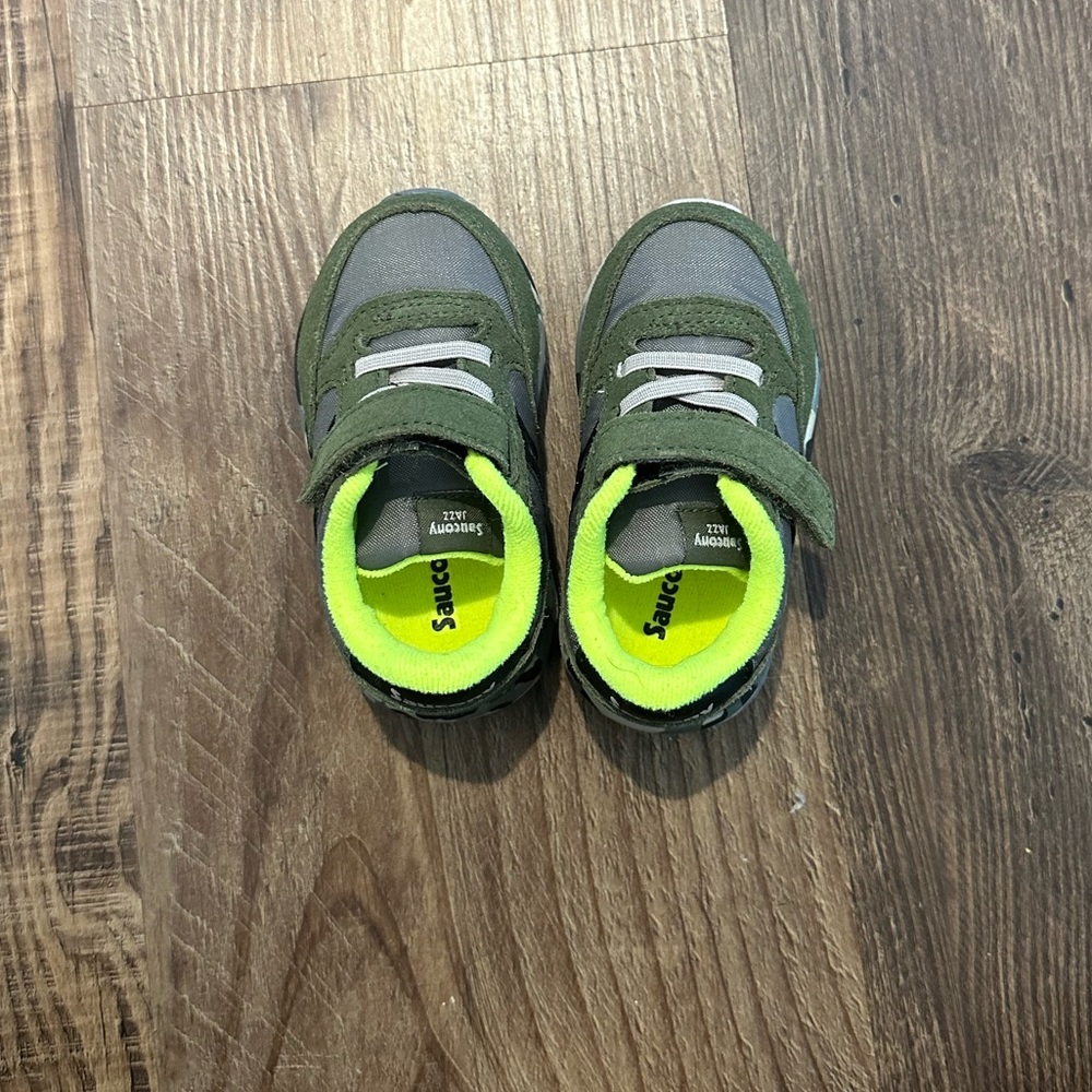 Saucony brand new never worn toddler shoes size 4W